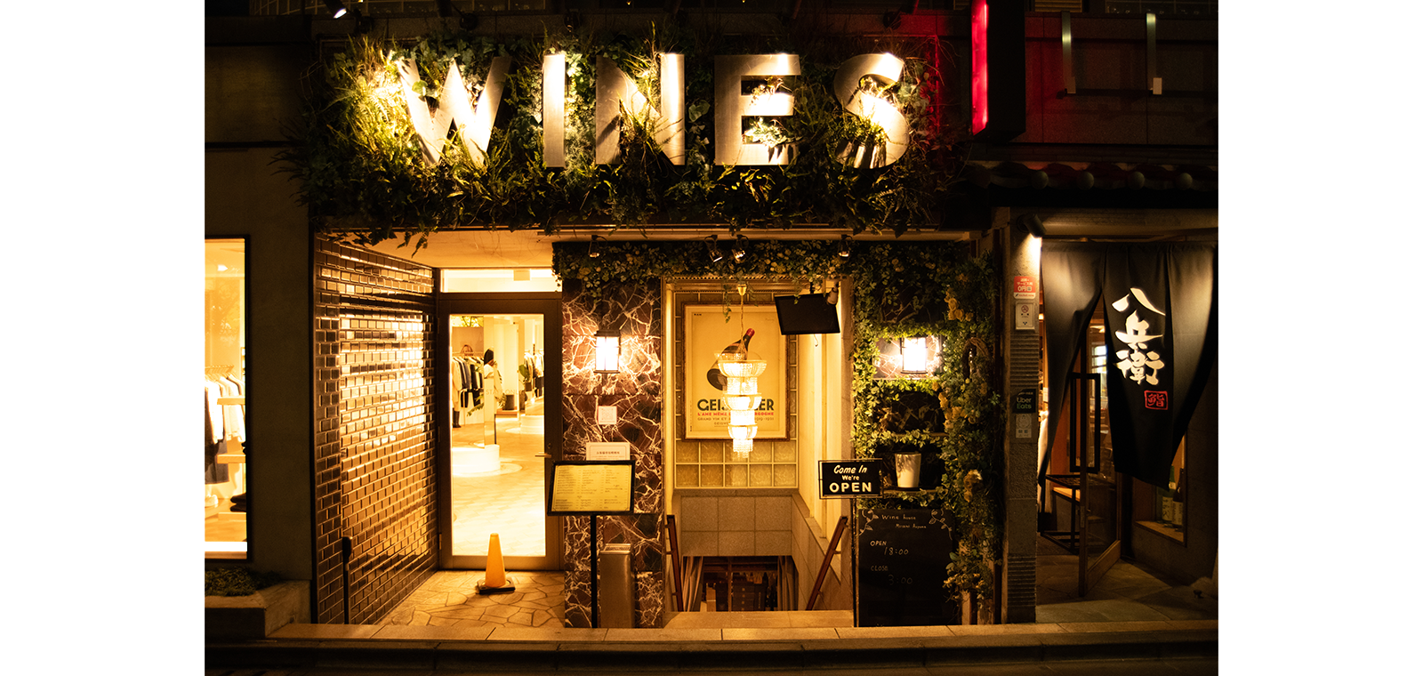 部屋一面に並ぶ4,000種ものワイン